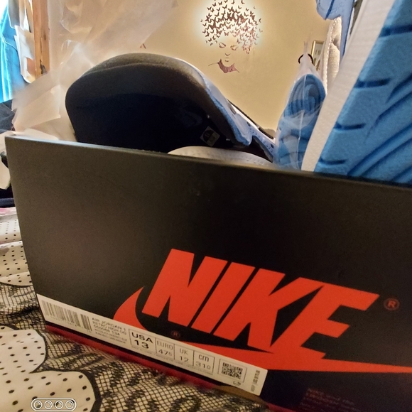 Air Jordan 1 Retro High OG - Picture 2 of 4